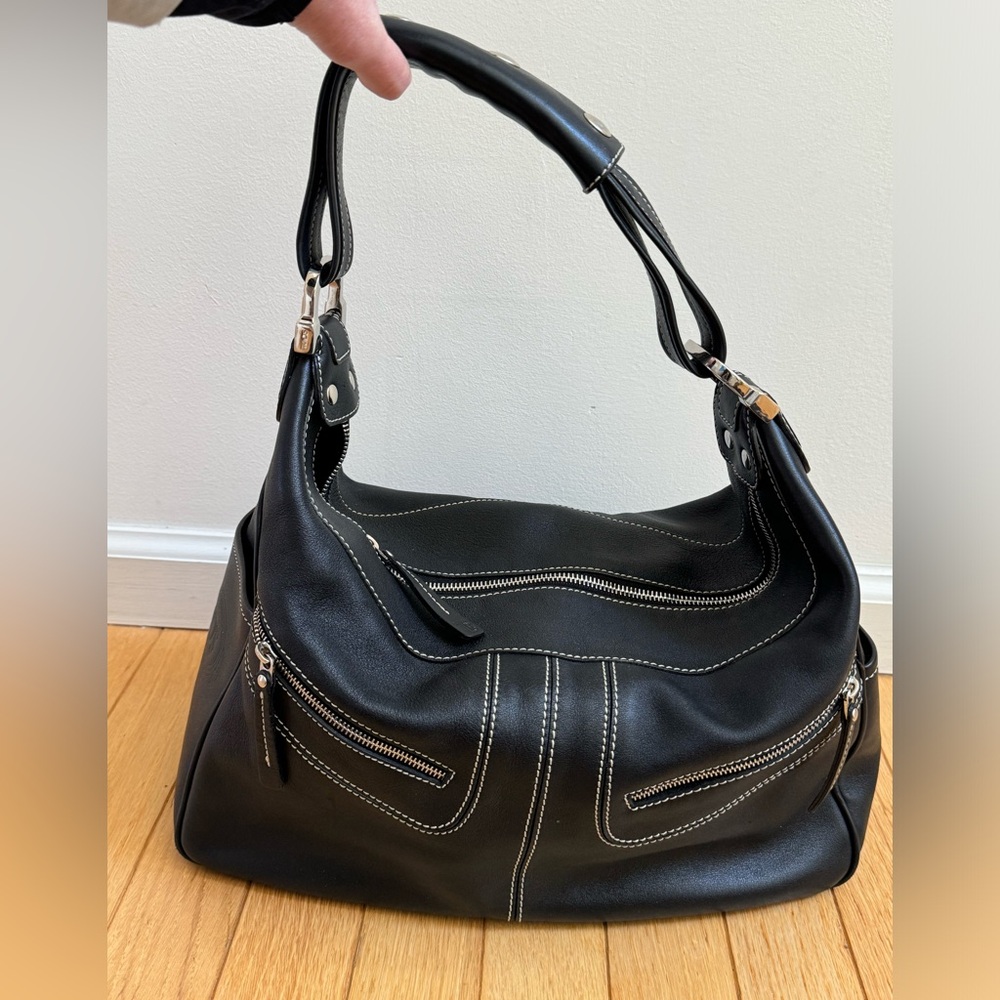 Tod’s traditional Italian 1 strap leather shoulder tote zip top handbag classic